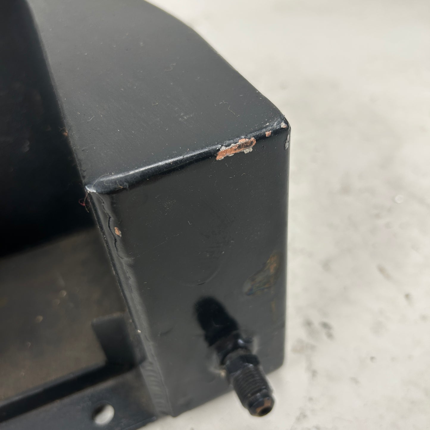 Black Horseshoe Oil Tank - Short