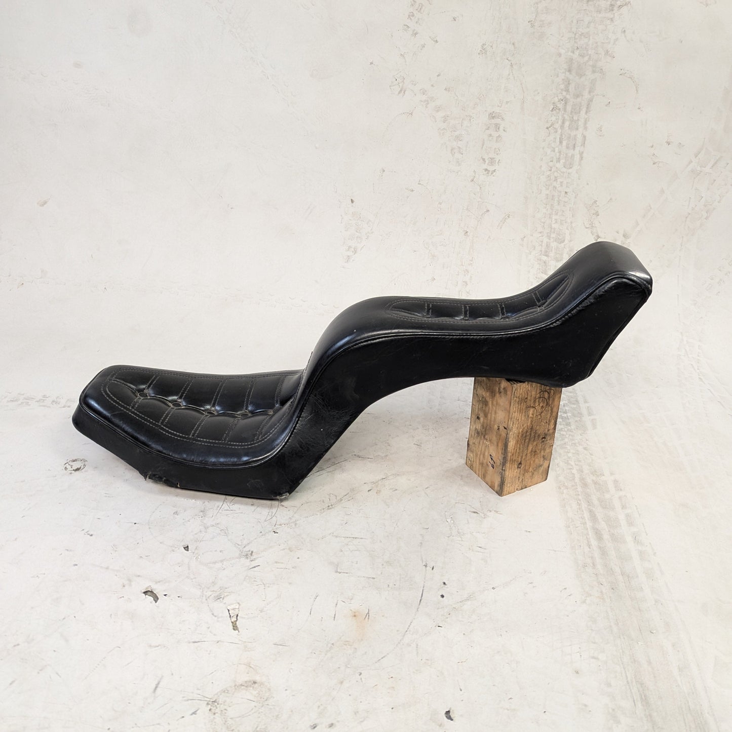 E&S Coach & Saddlery Extraordinaire Drag Specialties 2 Up Rigid Seat Harley