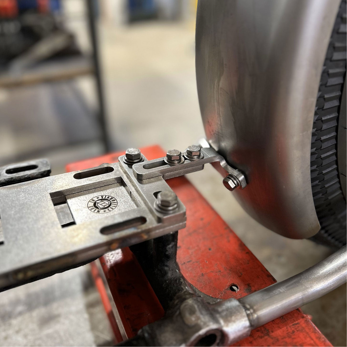 Adjustable Fender Mounting Kit for Riding Big Twin Harley's