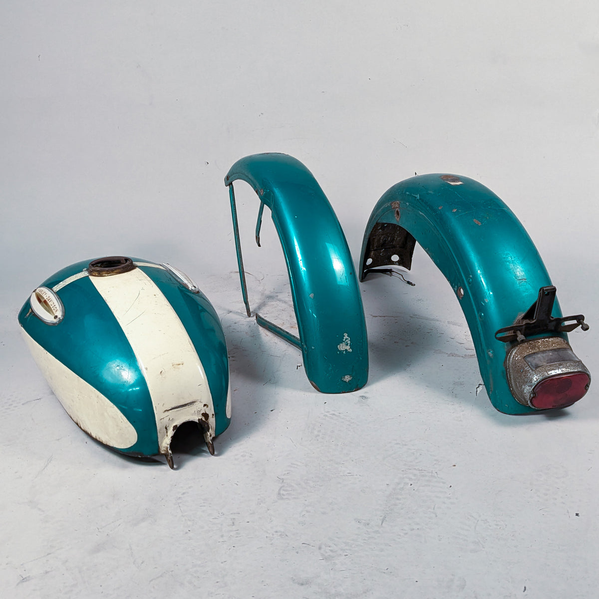 1960 Sportster Hi-Fi Turquoise & Birch White Tin Set