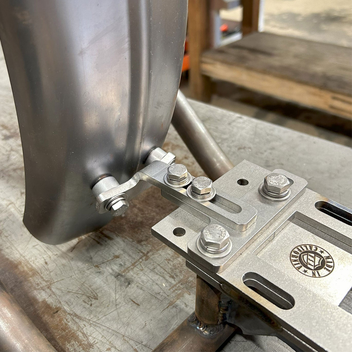 Adjustable Fender Mounting Kit for Riding Big Twin Harley's