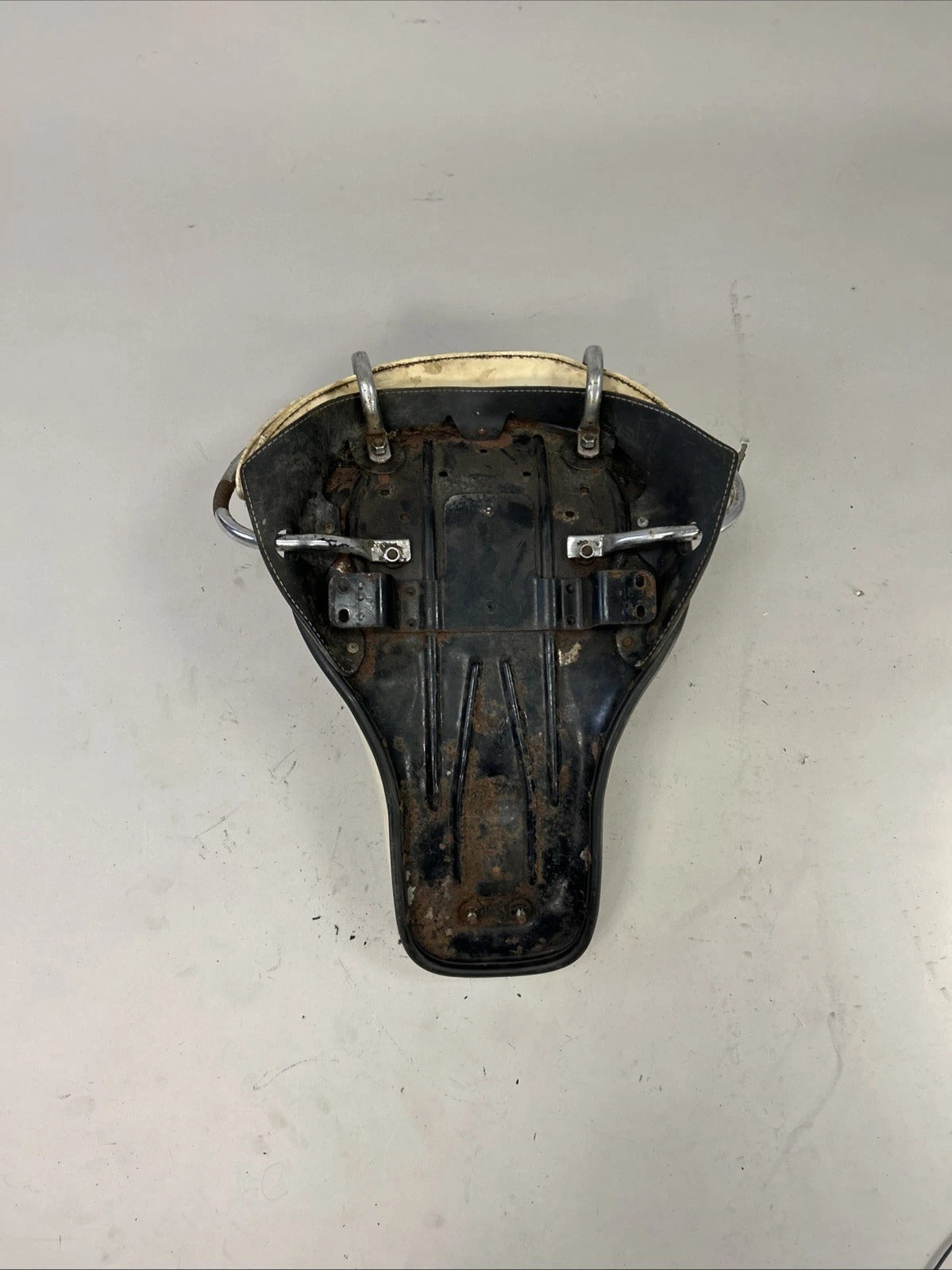 Harley Vintage White Buddy Seat