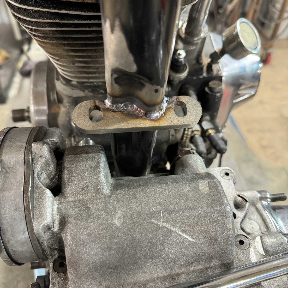 Weld-On Shovelhead/Panhead Style Horseshoe Oil Tank Mount for Evo Frames