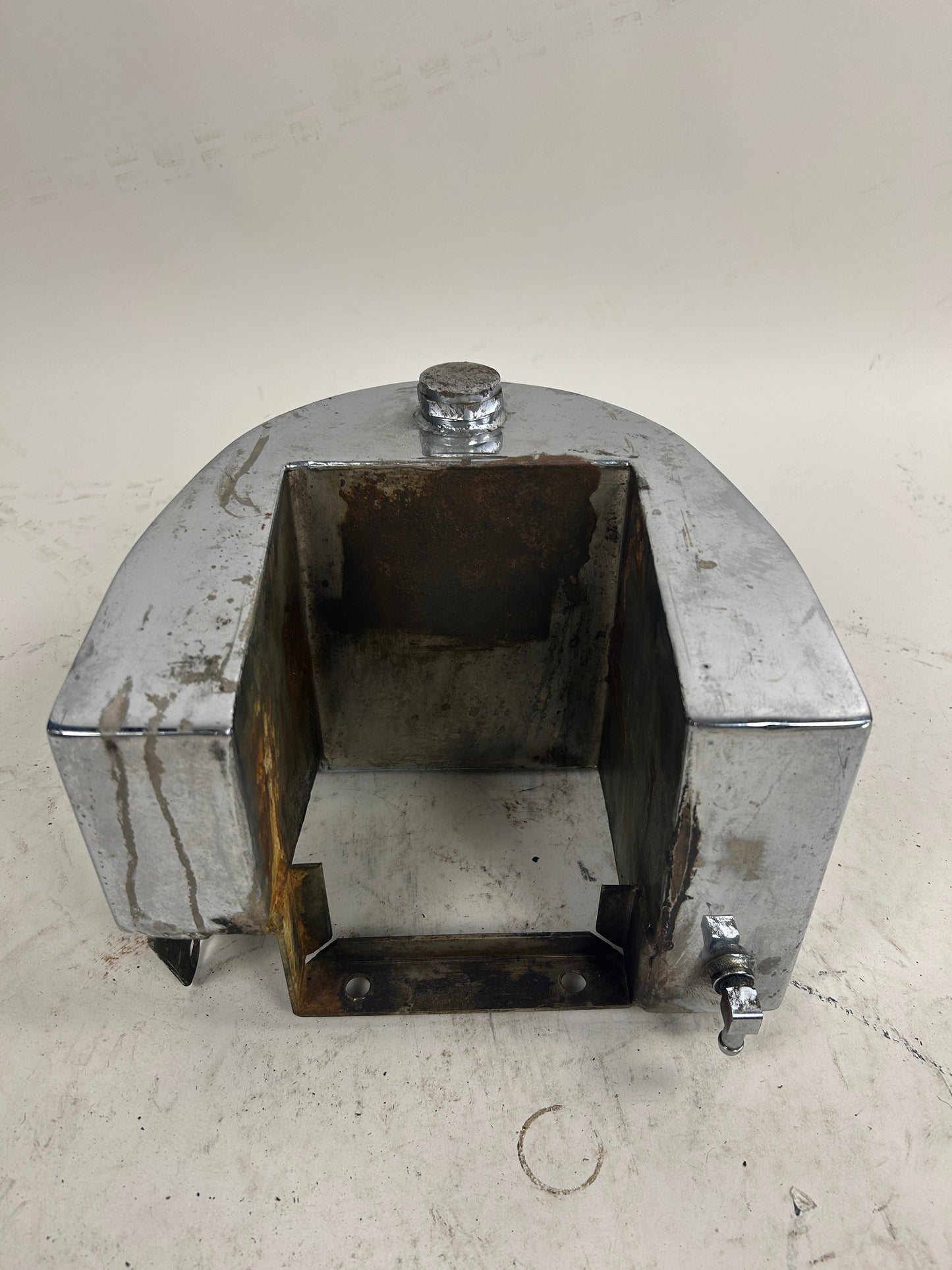 Aftermarket Chrome Horseshoe Oil Tank
