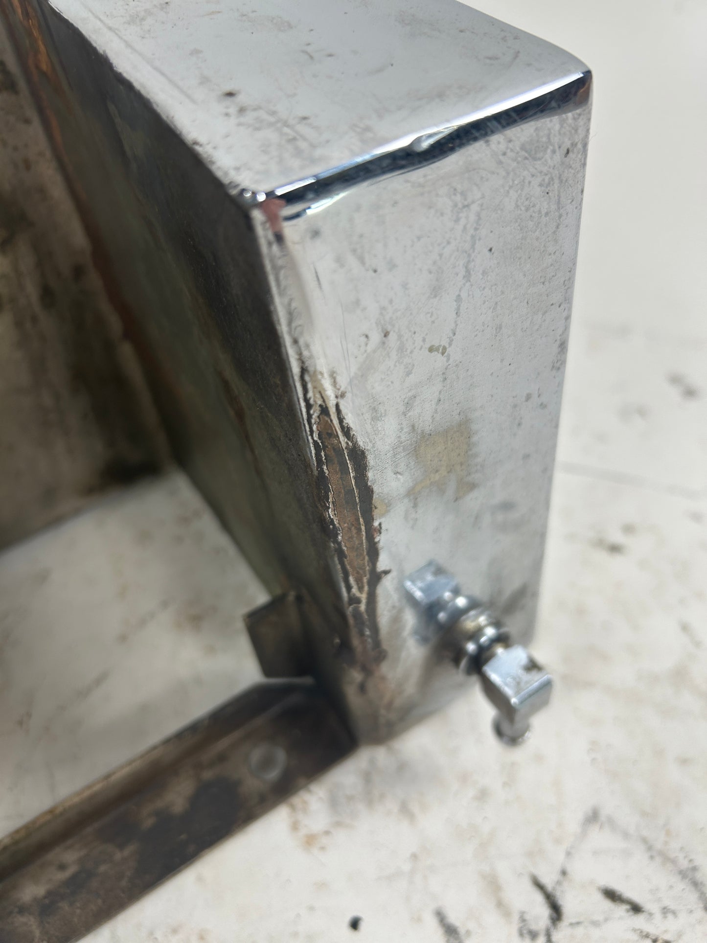 Aftermarket Chrome Horseshoe Oil Tank