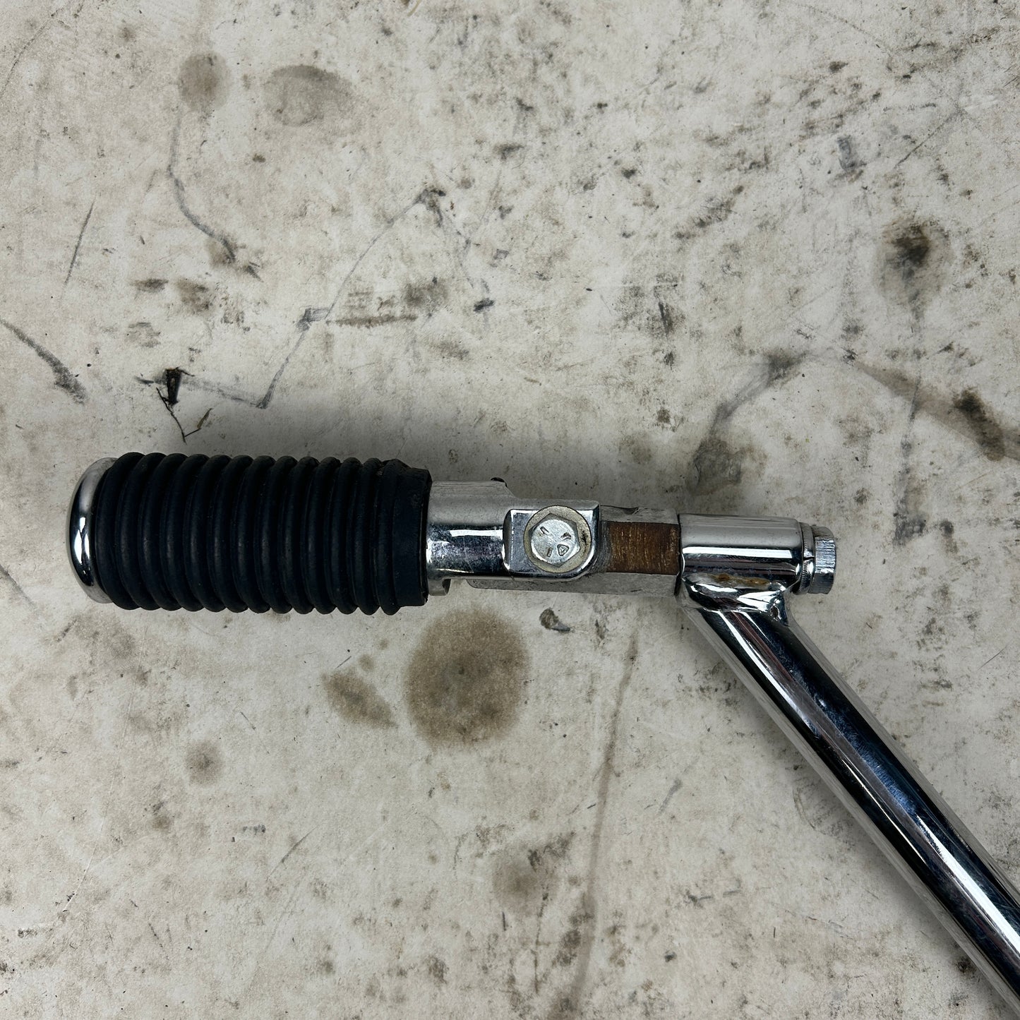 Transmission-Mounted Passenger Pegs