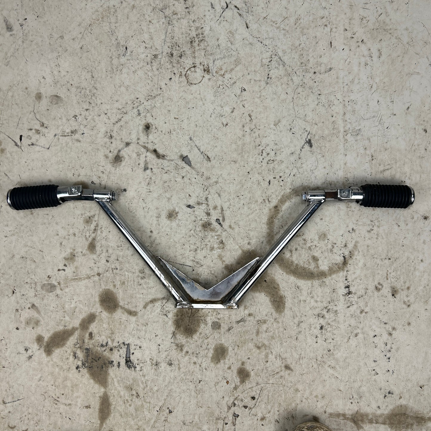 Transmission-Mounted Passenger Pegs