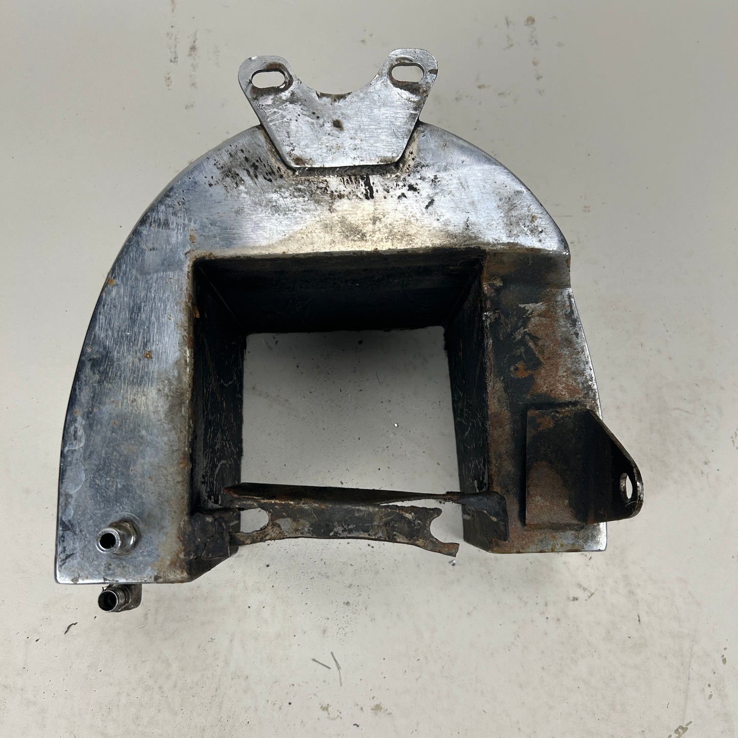Crusty Aftermarket Horseshoe Style Oil Tank