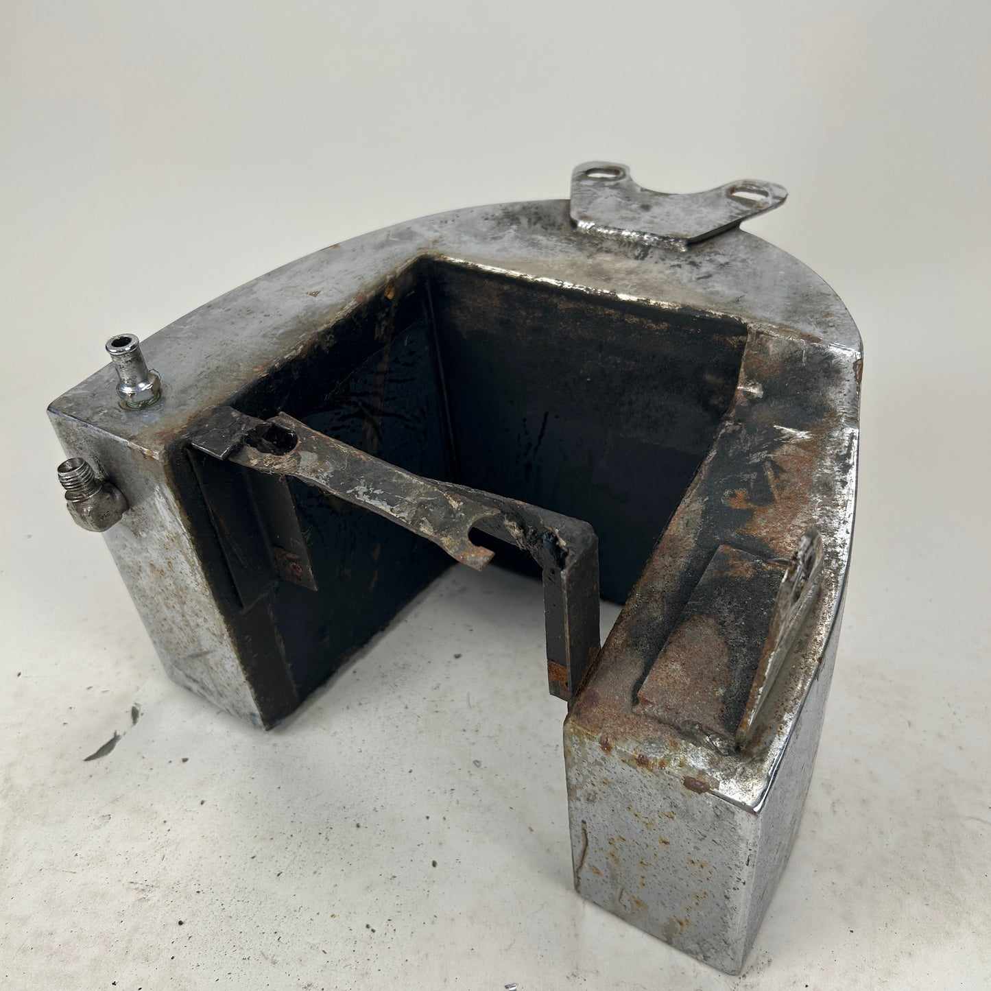 Crusty Aftermarket Horseshoe Style Oil Tank