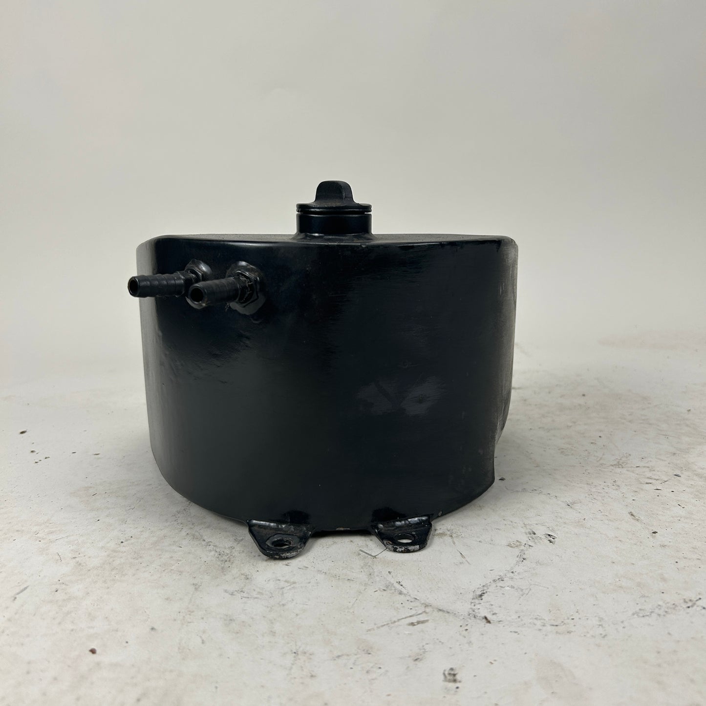 Black Horseshoe Oil Tank - Short
