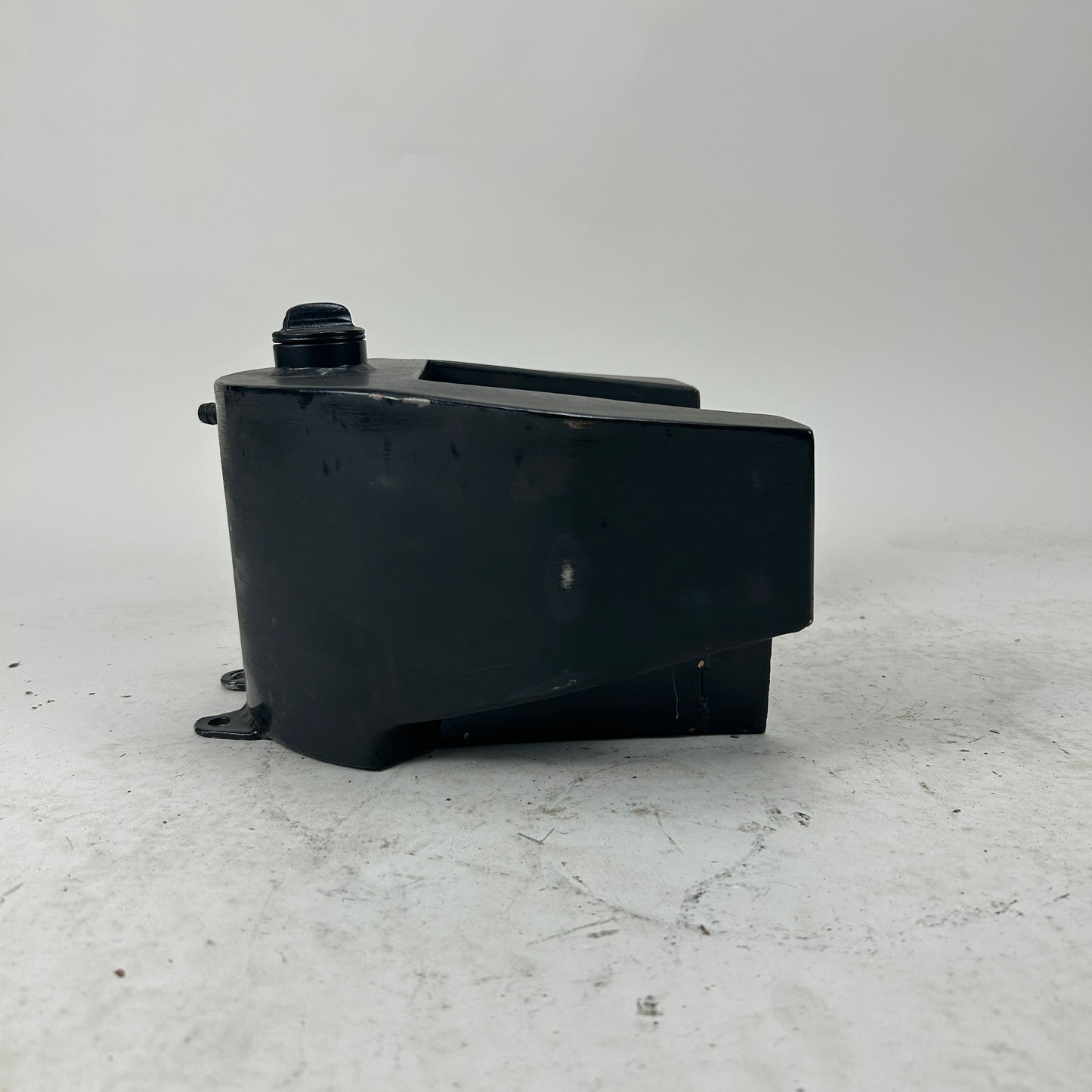 Black Horseshoe Oil Tank - Short