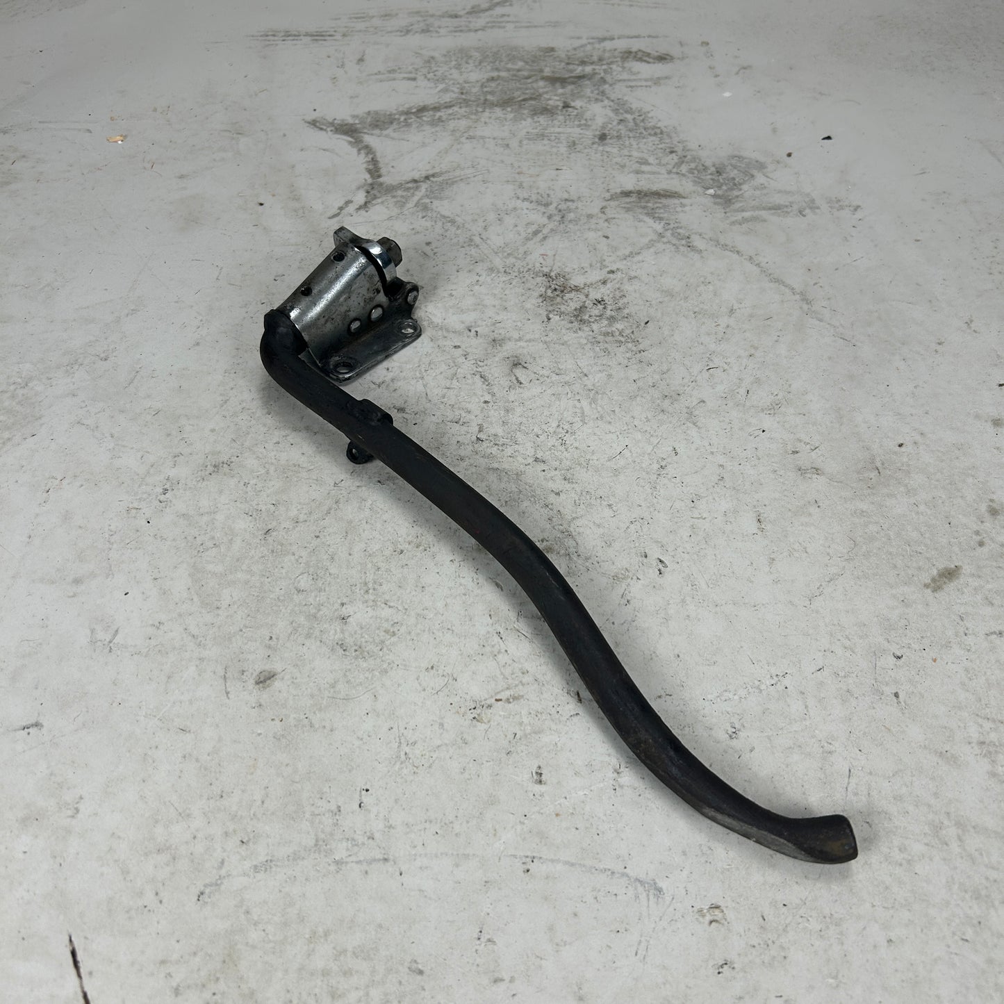 Knucklehead Kickstand