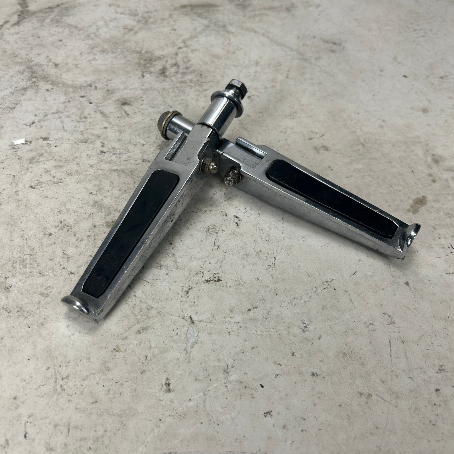 HD Foot Pegs Chrome w/ Rubber inlay