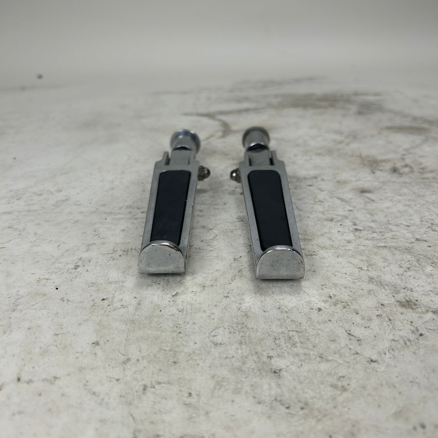 HD Foot Pegs Chrome w/ Rubber inlay