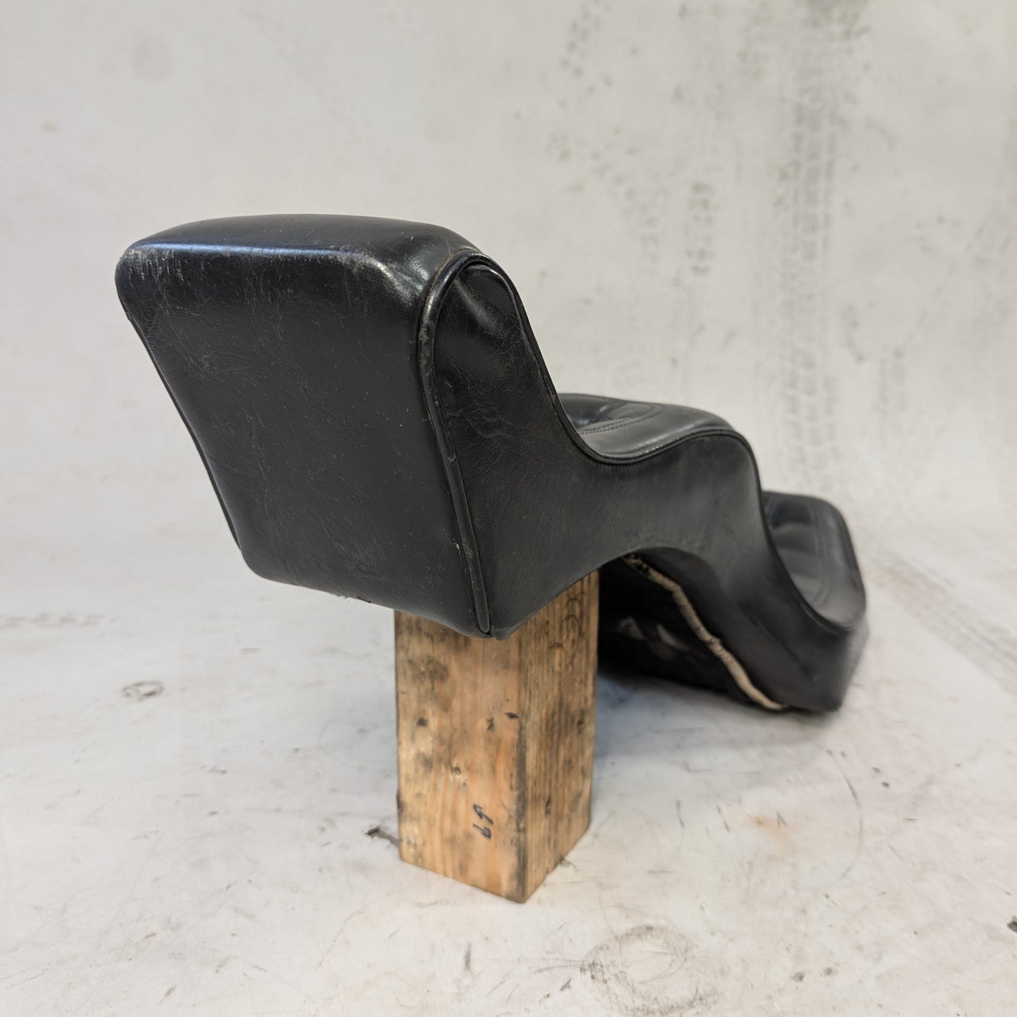 E&S Coach & Saddlery Extraordinaire Drag Specialties 2 Up Rigid Seat Harley