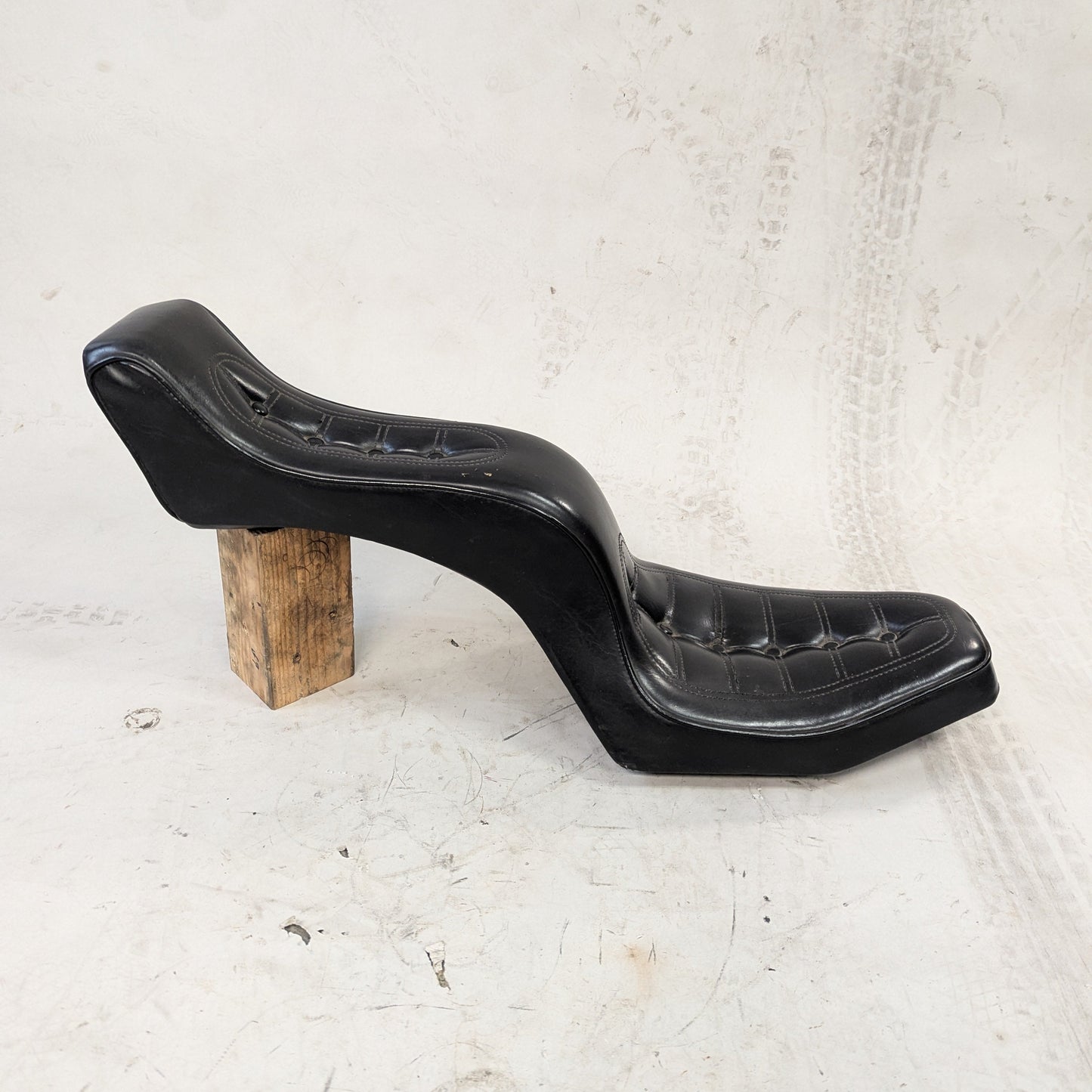 E&S Coach & Saddlery Extraordinaire Drag Specialties 2 Up Rigid Seat Harley