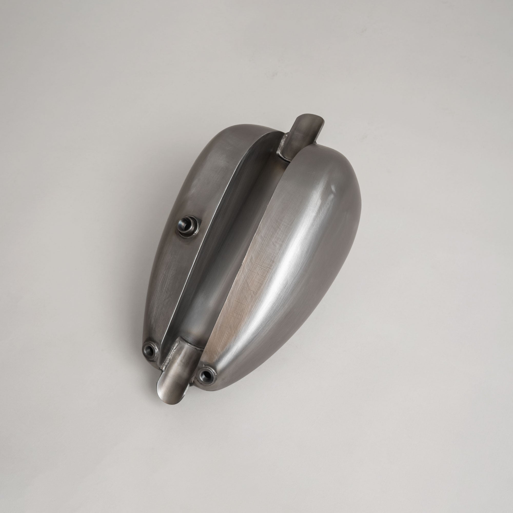 当時物 WASSELL TOKYO DAISHO 60s ビンテージタンク Wassell Mid Tunnel Gas Tank – Krispy Choppers