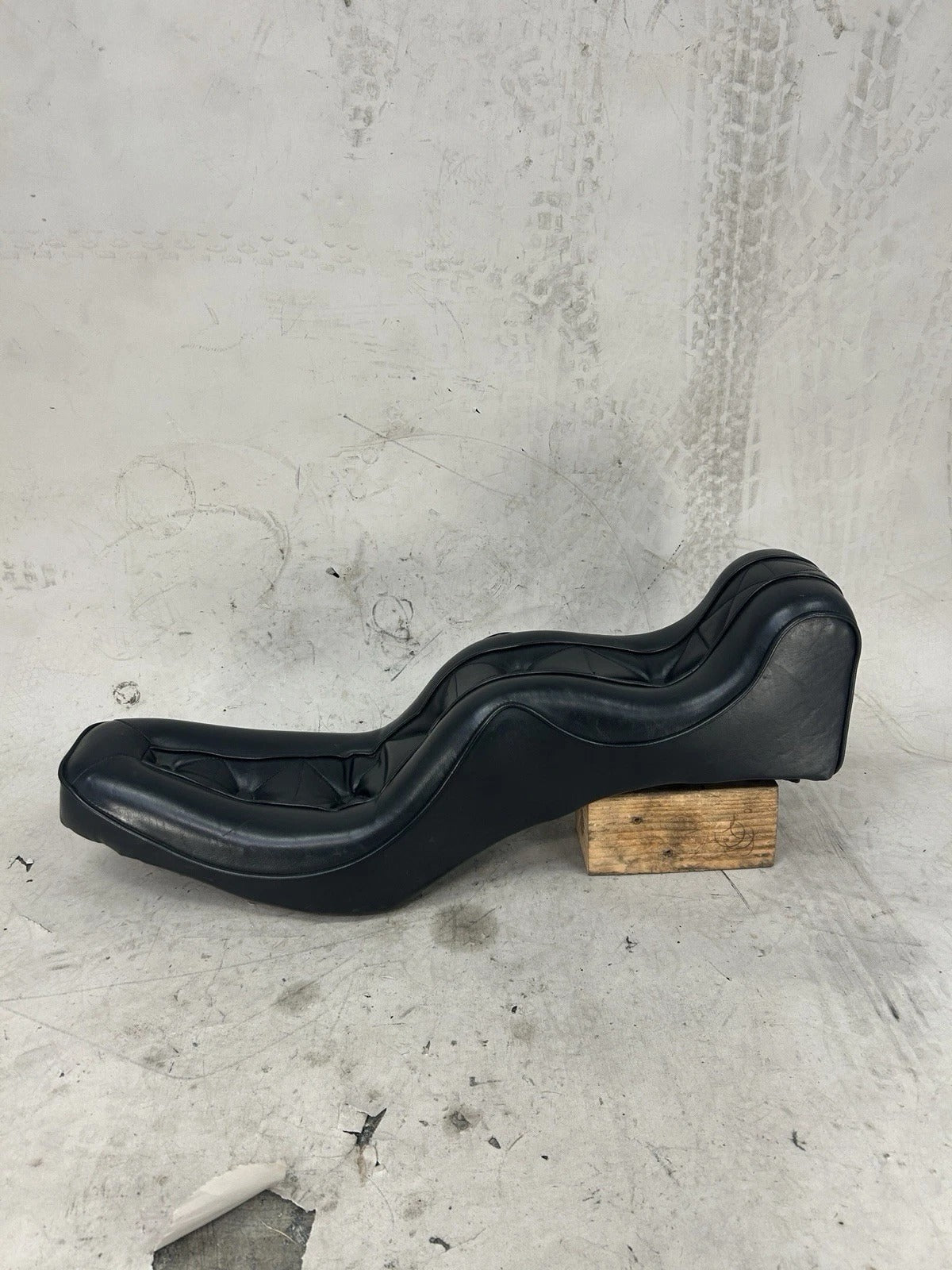 Harley Davidson Drag Specialties Chopper Seat