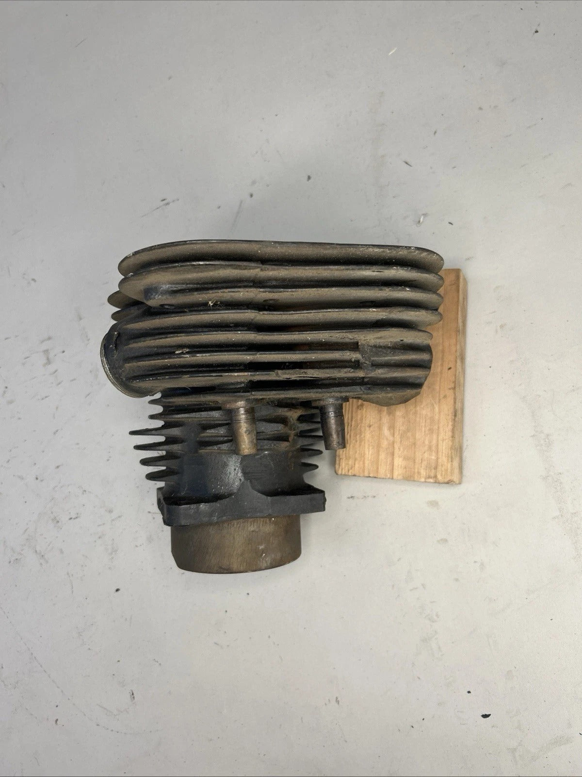 Harley UL 80" 13 Fin OEM Front & Rear Cylinder Pair