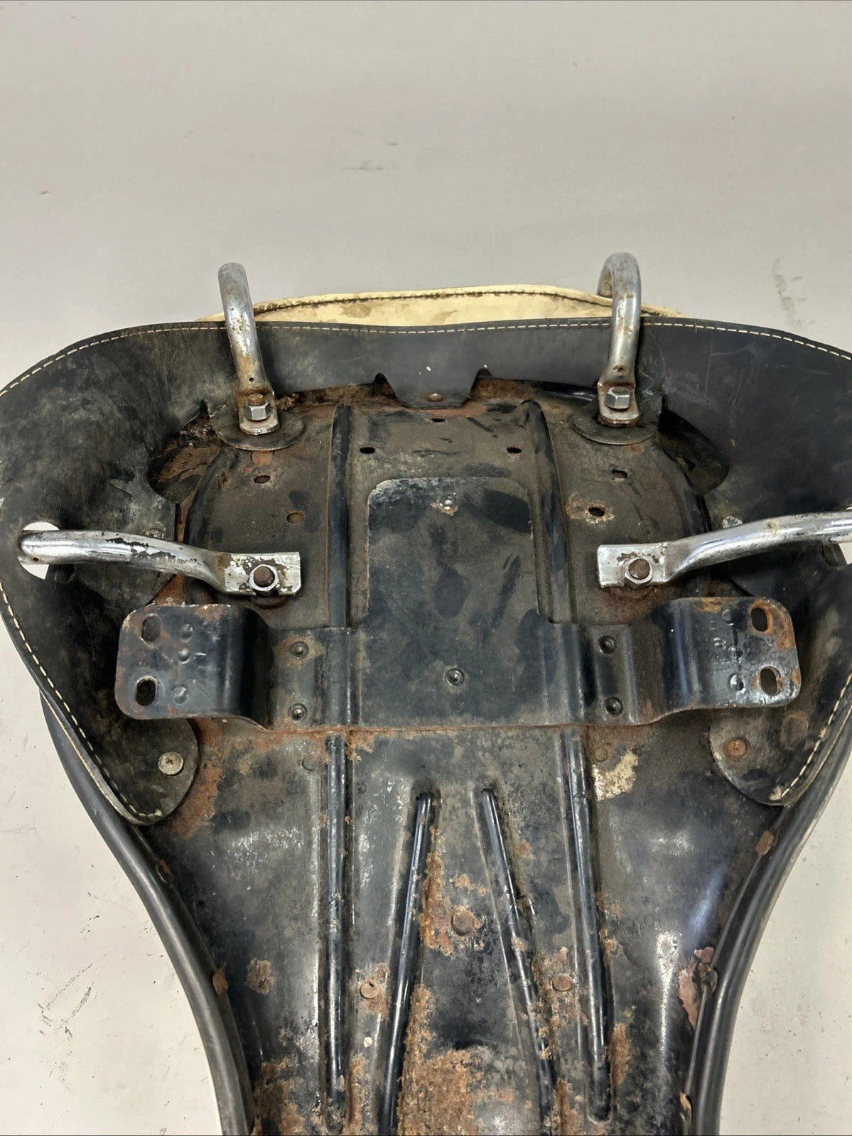 Harley Vintage White Buddy Seat